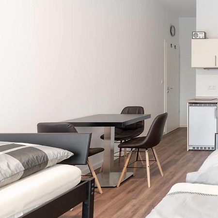 Monteurzimmer Berlin Pankow Mit Dachterrasse - Nur 10 Min. Von Der A10 - 3 Zimmer/ 7 Betten Exterior foto