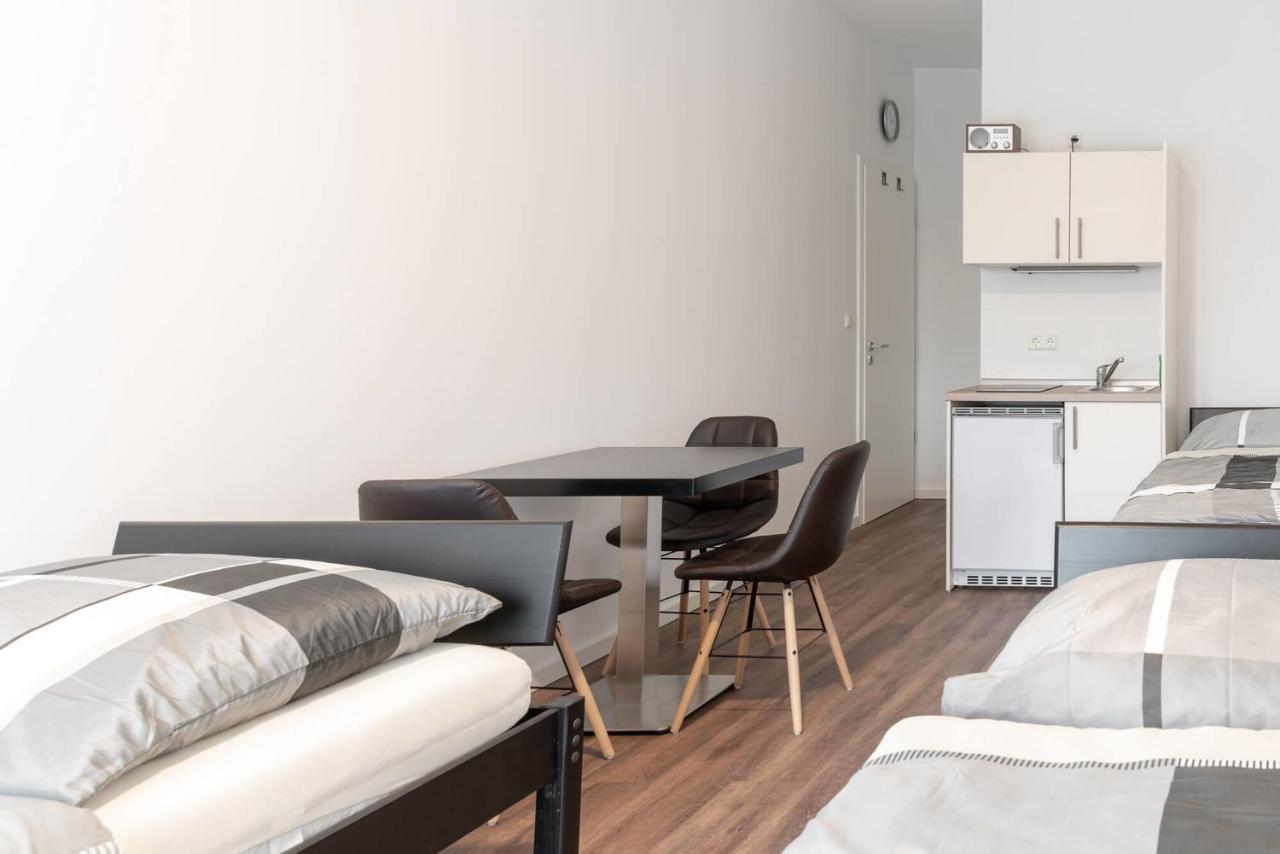 Monteurzimmer Berlin Pankow Mit Dachterrasse - Nur 10 Min. Von Der A10 - 3 Zimmer/ 7 Betten Exterior foto