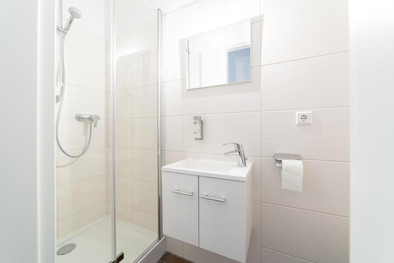 Monteurzimmer Berlin Pankow Mit Dachterrasse - Nur 10 Min. Von Der A10 - 3 Zimmer/ 7 Betten Exterior foto