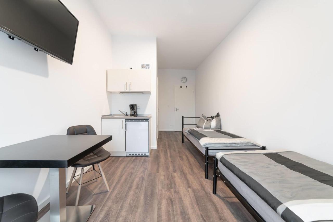 Monteurzimmer Berlin Pankow Mit Dachterrasse - Nur 10 Min. Von Der A10 - 3 Zimmer/ 7 Betten Exterior foto