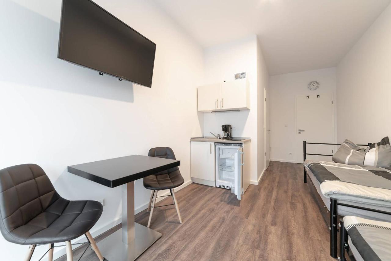 Monteurzimmer Berlin Pankow Mit Dachterrasse - Nur 10 Min. Von Der A10 - 3 Zimmer/ 7 Betten Exterior foto