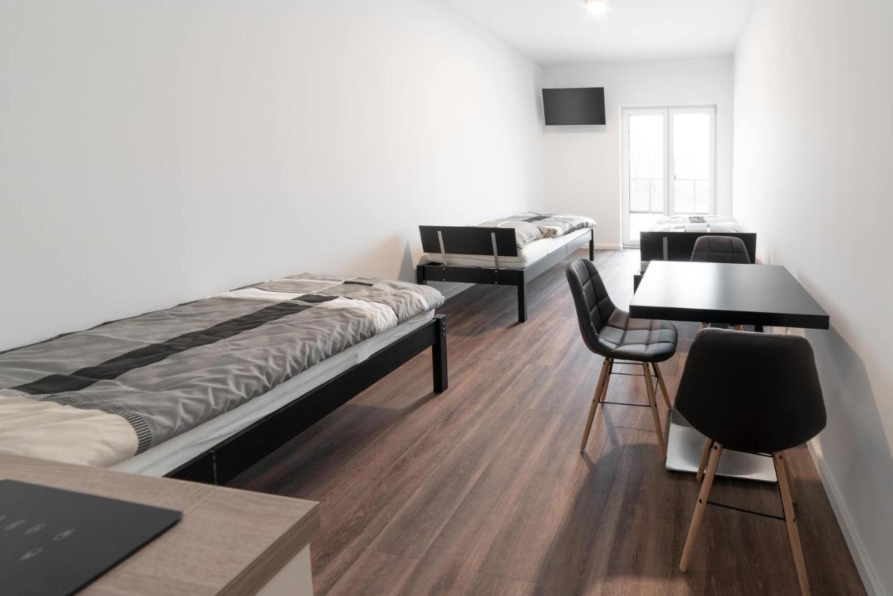 Monteurzimmer Berlin Pankow Mit Dachterrasse - Nur 10 Min. Von Der A10 - 3 Zimmer/ 7 Betten Exterior foto