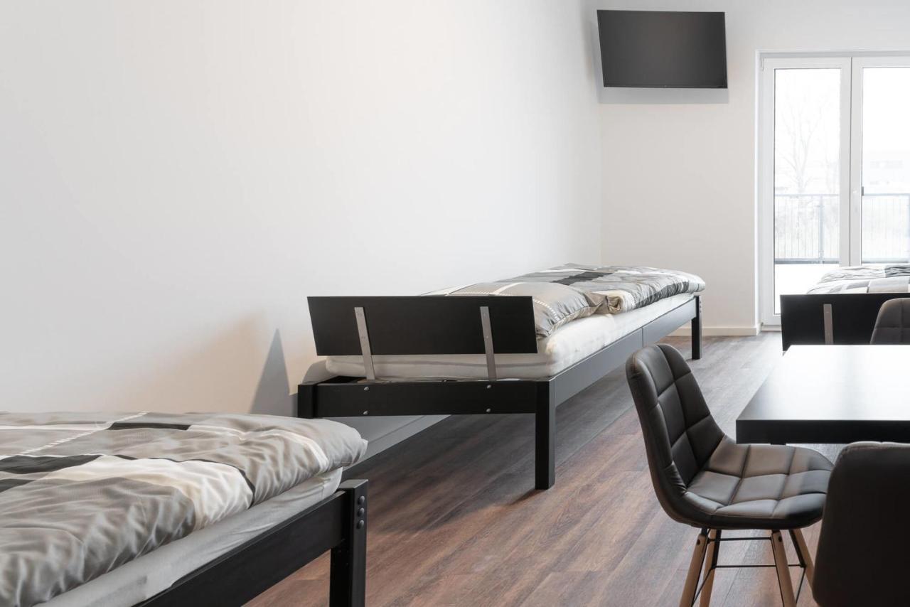 Monteurzimmer Berlin Pankow Mit Dachterrasse - Nur 10 Min. Von Der A10 - 3 Zimmer/ 7 Betten Exterior foto